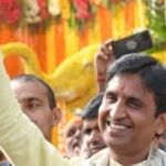 DELHI NEWS, दिल्ली के हार पर कुमार विश्वास ने केजरीवाल की उड़ाया मजाक, भड़े मंच पर दुर्योधन से किया तुलना DELHI NEWS